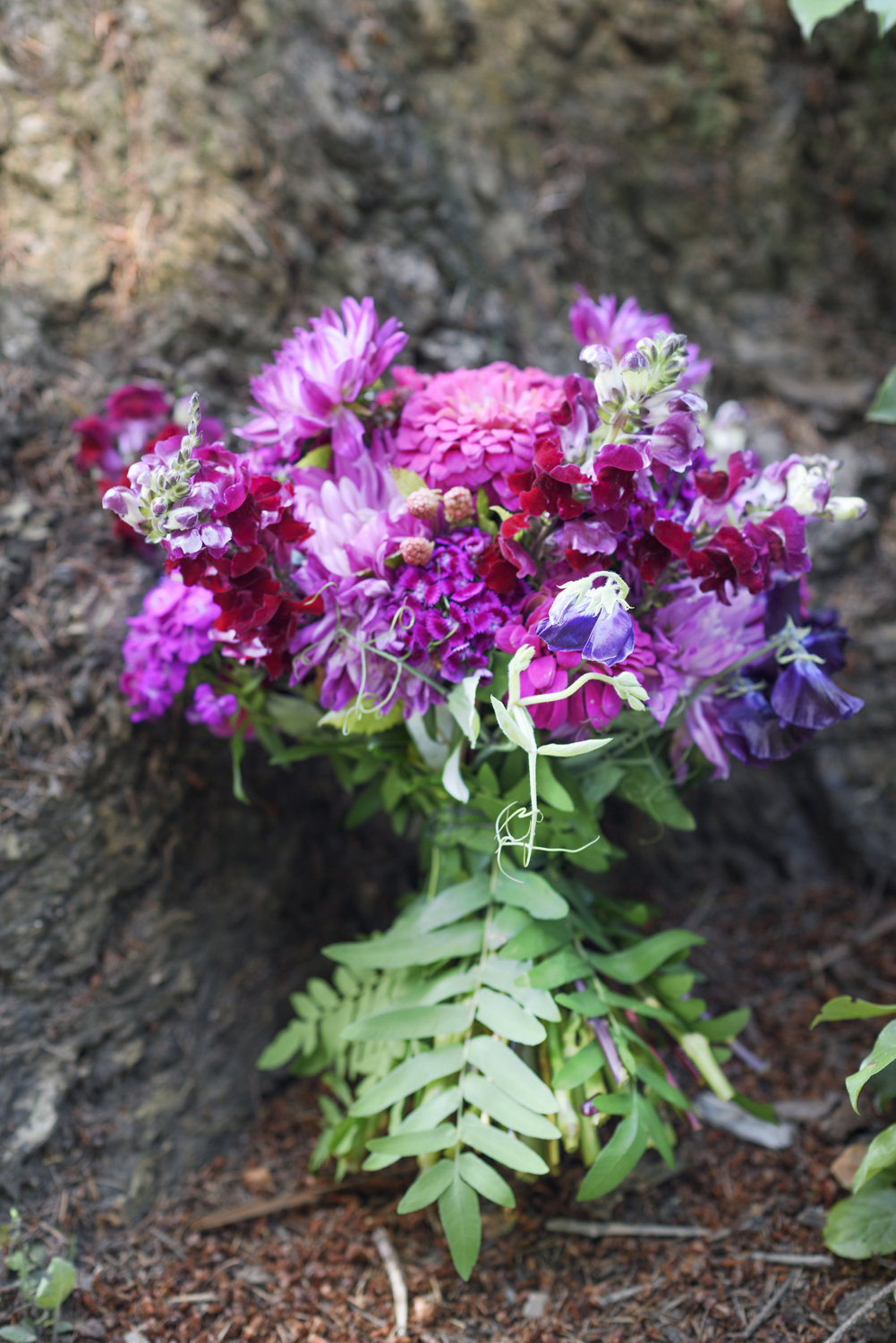 Floral Design by Laura Dowling, Photograph by Georgianna Lane