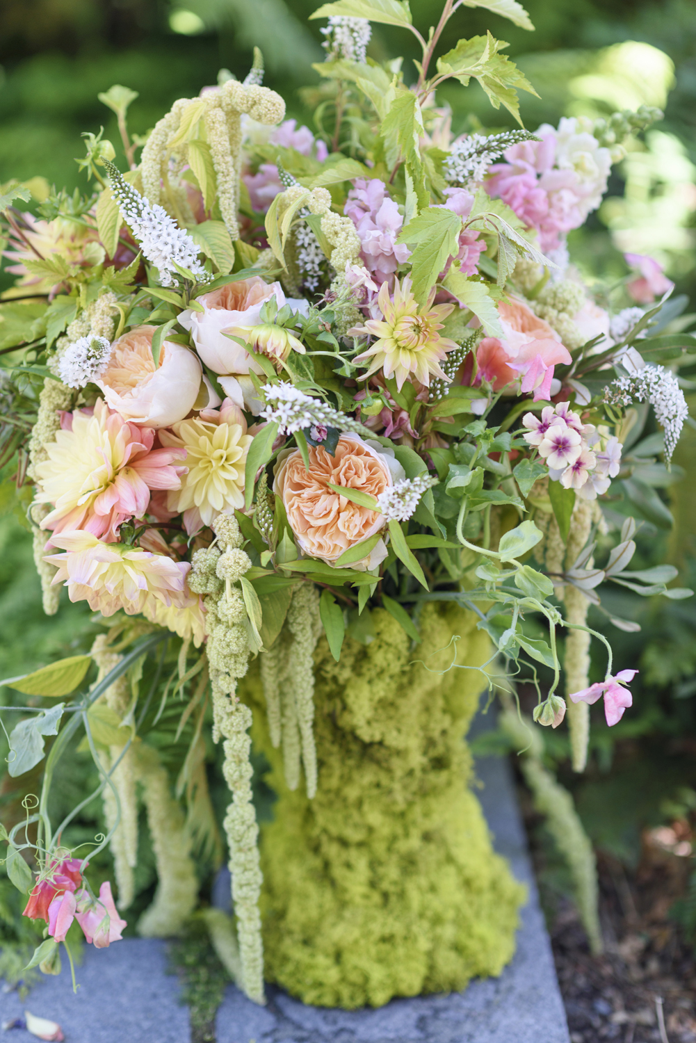 Floral Design by Laura Dowling, Photograph by Georgianna Lane