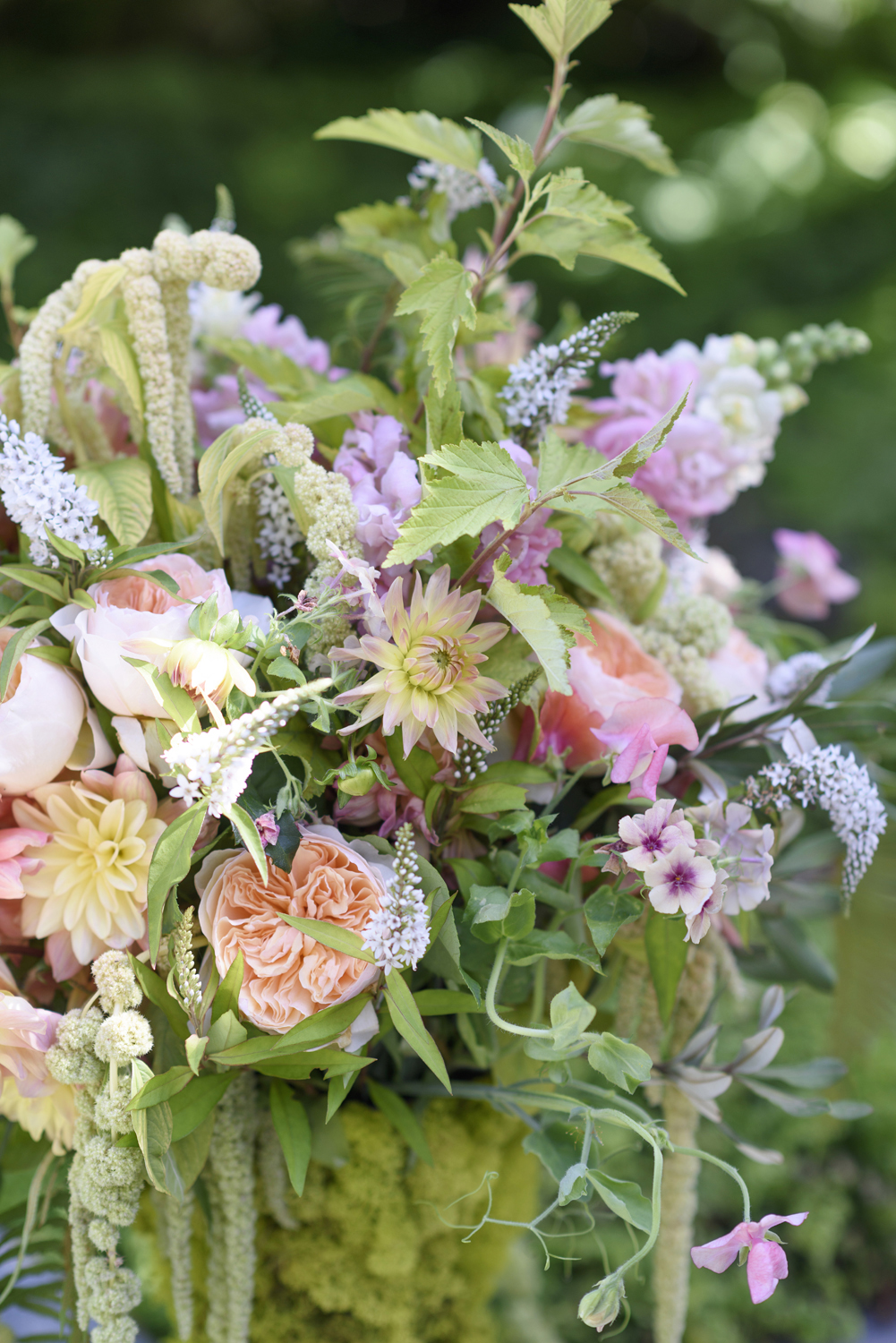 Floral Design by Laura Dowling, Photograph by Georgianna Lane