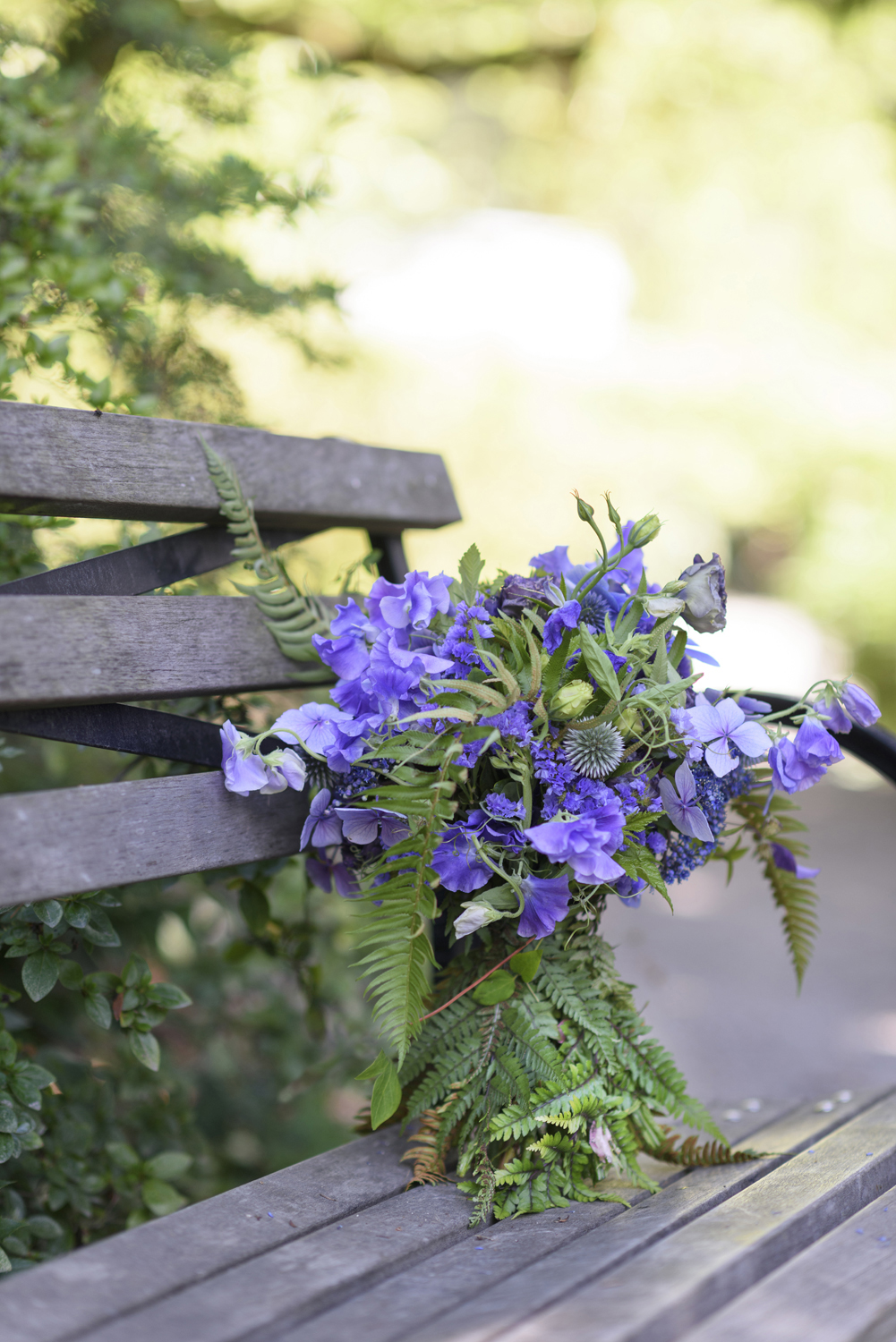 Floral Design by Laura Dowling, Photograph by Georgianna Lane