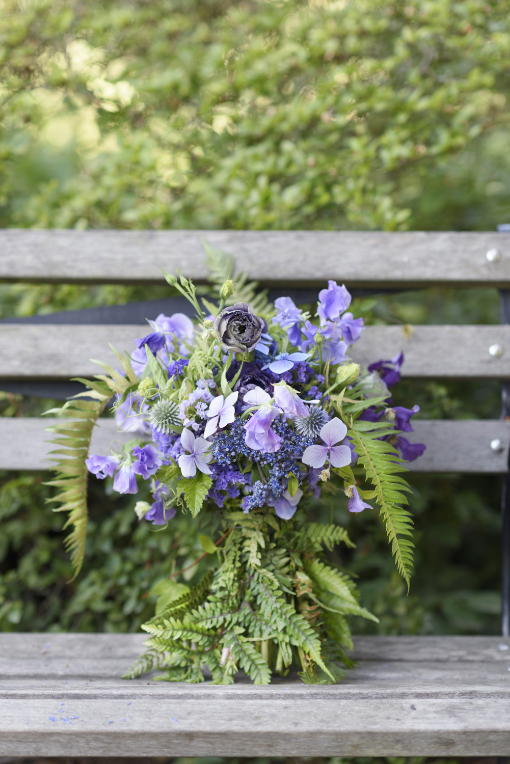 Floral Design by Laura Dowling, Photograph by Georgianna Lane