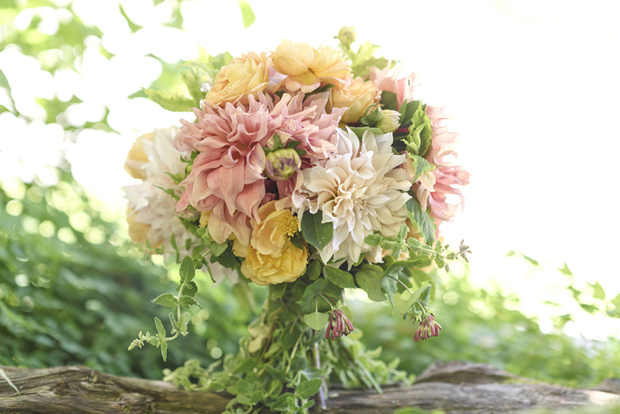 Floral Design by Laura Dowling, Photograph by Georgianna Lane