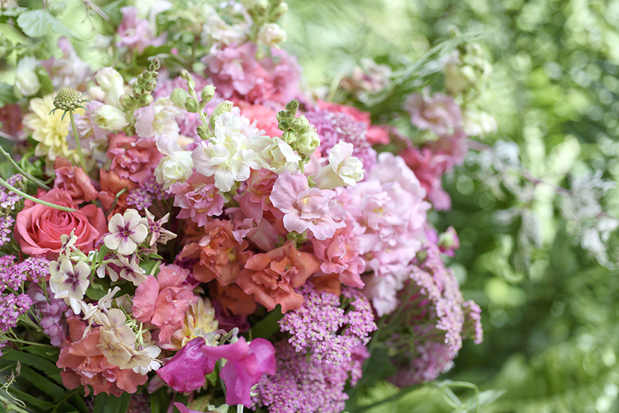 Floral Design by Laura Dowling, Photograph by Georgianna Lane